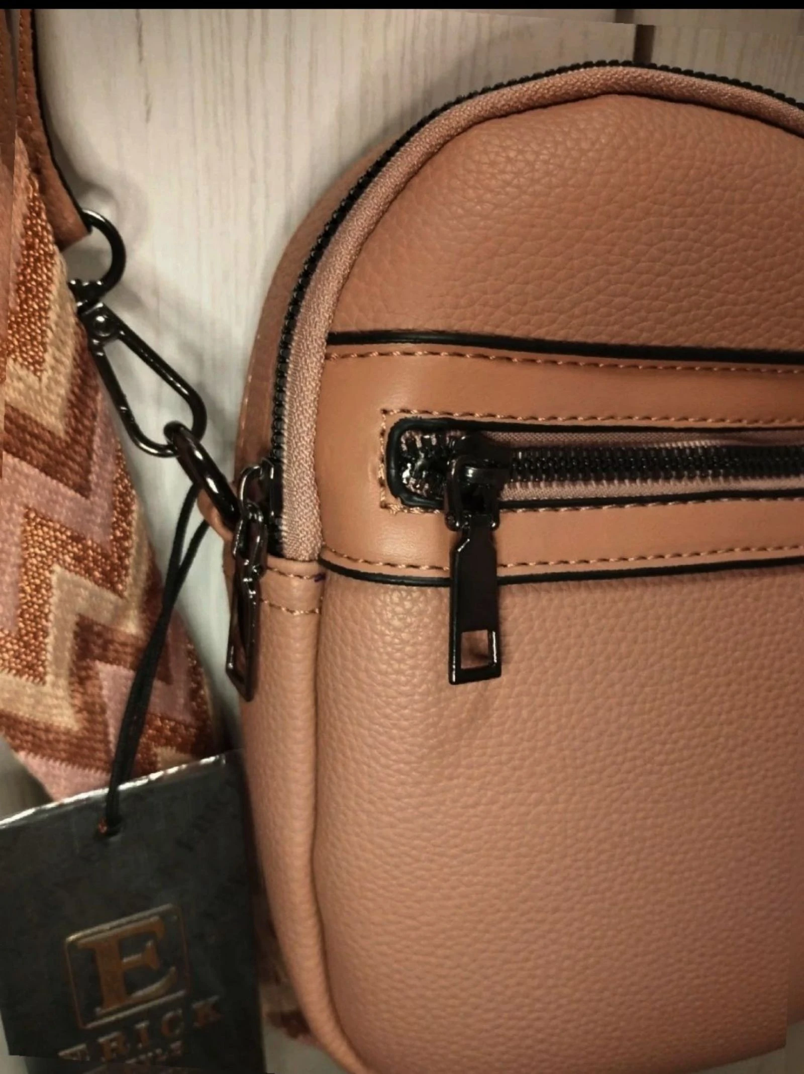 Bolsa transversal com alça larga Chevrón – photo 8